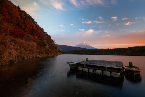 magicscapes:Fuji-san in fire at lake SaikoWe spent the second day in the area exploring other lakes 