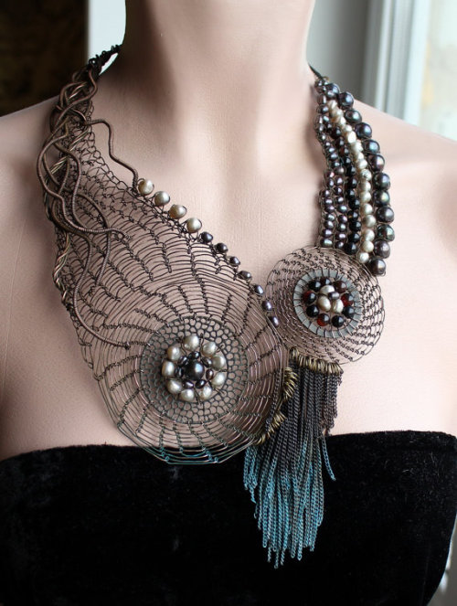 craftgallery: (via The Eloiza Necklace Wire Crocheted with Pearls. Example by Ksemi)