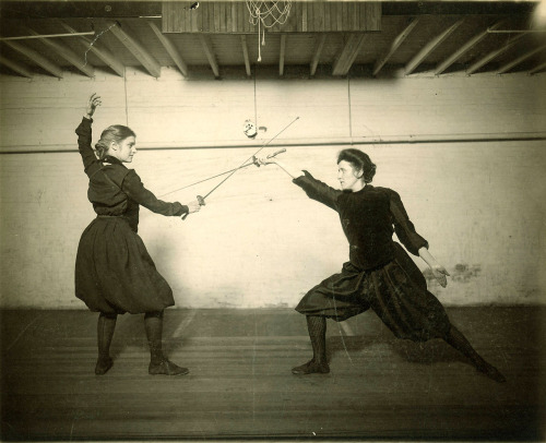 she-kicks-she-throws:theholygirl: Women fencing, The University of Iowa, November 22, 1890 From Univ