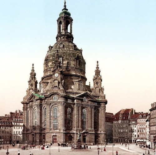 Das Herz und die Seele Dresdens: die Frauenkircheerbaut von  1726 bis 1743 zerbombt am 13.02.19