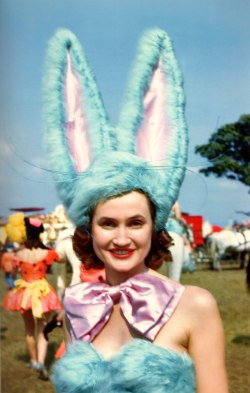 voll schön vintagegal: Barnum and Bailey circus showgirl c. 1946 (x)