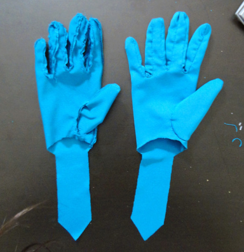 Gloves for Silica (OS ver.). The dark teal fabric is some sort of performance knit, with self-lining