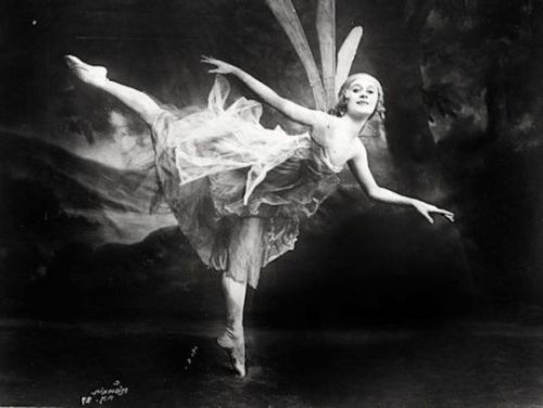 Anna Pavlova as Dragonfly, 1914.