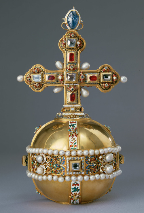 historyarchaeologyartefacts:Insignia (Globus cruciger: gold, diamonds, pearls, rubies, sapphires) of