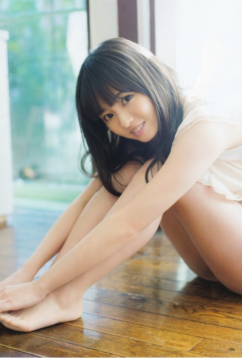 gocchisama: keyakizakamatome:  アップトゥボーイリニューアル  2017年1月 今泉佑唯  aesthetic are too strong in Yui. 
