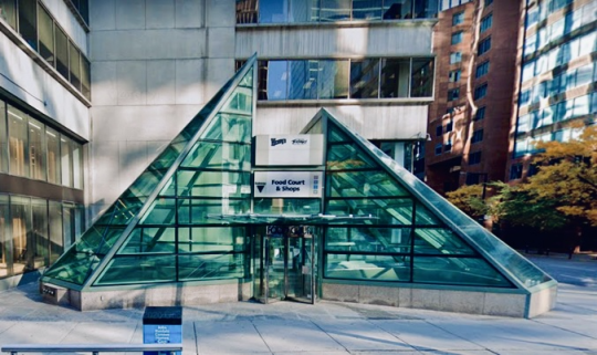 ryannorth:asymbina:questbedhead:longwander:questbedhead:questbedhead:I know I’ve talked about it before but it never ceases to amaze me that the city of Toronto created this labyrinthine series of underground walkways that stretch for kilometres under