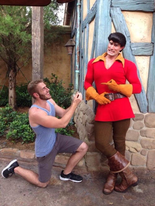 bgibbles:  awkward-lee:       Blaine proposing to Disney Princesses plus Gaston  :D