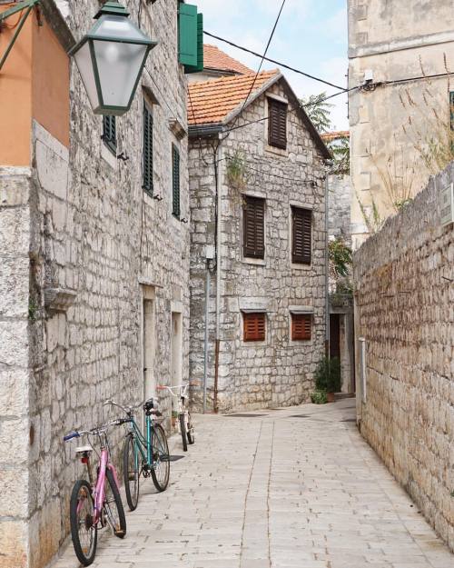 Bikes and backstreets in Stari Grad, on the island of Hvar. #croatia #questioneverywhere #dslooking 