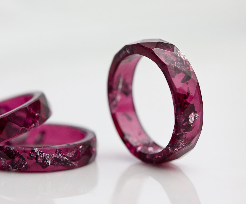 culturenlifestyle:  Elegant Resin Rings with Gold &amp; Silver Encapsulated Flakes