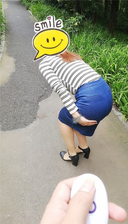 xad123: （跳蛋露出)小m千里迢迢跑来约调，大白天当然是玩人民群众喜闻乐见的跳蛋露出了，在宾馆脱光塞了跳蛋，先让我饱览了下身材，，哎呀，一下子就塞进去了，看样子没少在动车上感动的流泪。塞进去以后