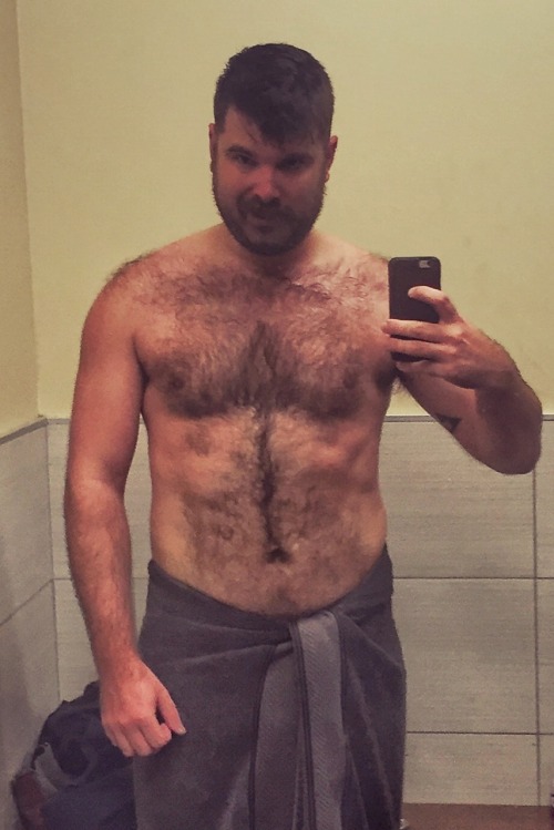 triforcepup: thehappybucket:  I still think the gym is stupid.  I can’t get over how sexy this picture of @thehappybucket is. Like for real 😍😍💦💦💦💕💕