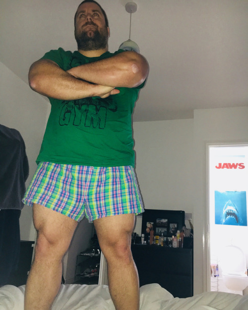 gavinqueen23:  If @sharkyem doesn’t get up I jump up & down on the bed! I’m like a puppy!! #donthateontheboxersiknowyoulovethemreally #behappy #bedjumping #hulk #happy #boxershorts #bigthighs #quads #thickthighssavelives #🐻 #bearsofinstagram