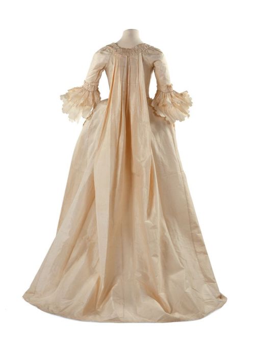 Robe à la française ca. 1780From Enchères Sadde via Interencheres