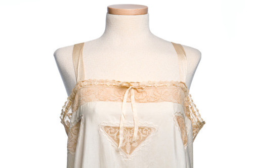 charlestonmuseum:  Undergarments of the 1920s were dramatically different from previous decades &nda