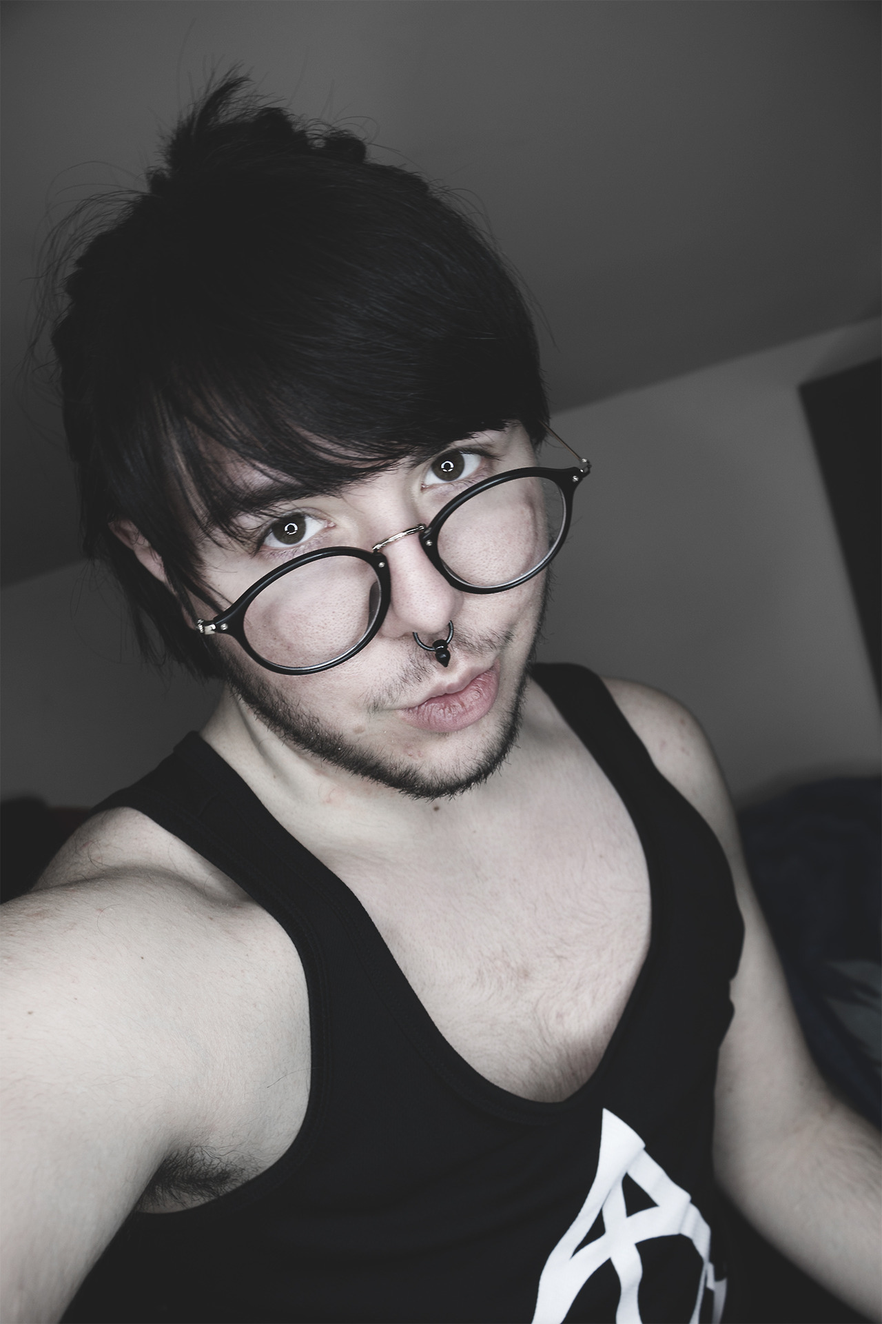 mazokhist:he glasses too big for he gotdamn head