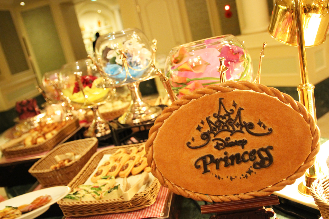 icecreamlucy:  Tokyo Disneyland Hotel : Sherwoodgarden Restaurant 