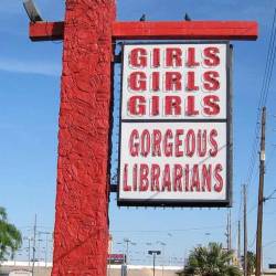 babygirlssweetsurrender:  💋  I love librarians
