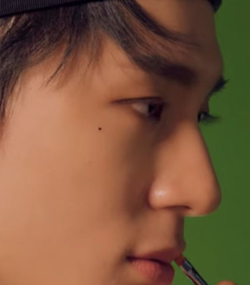 Lee Jeno Nose Kisses