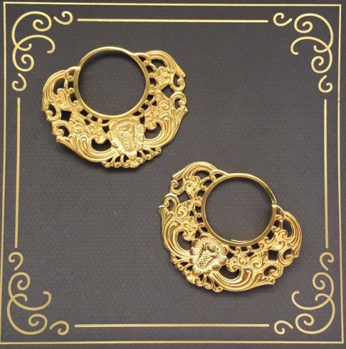 bodyartforms:Look at the stunning floral detail on these Duchess Design by Maya Jewelry www.b