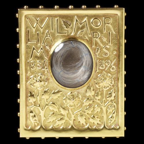 deborahlutz:William Morris reliquary(Victoria and Albert Museum)This is a locket with Morris’s hair,