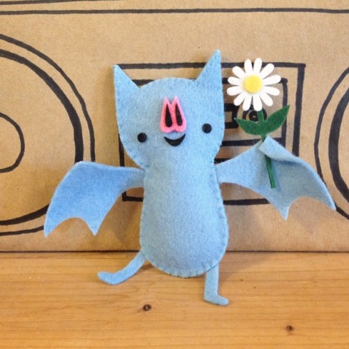 steffbomb:  🌻💛 Ice Bat for #Uglycon this weekend at @GiantRobotStore 🌿 