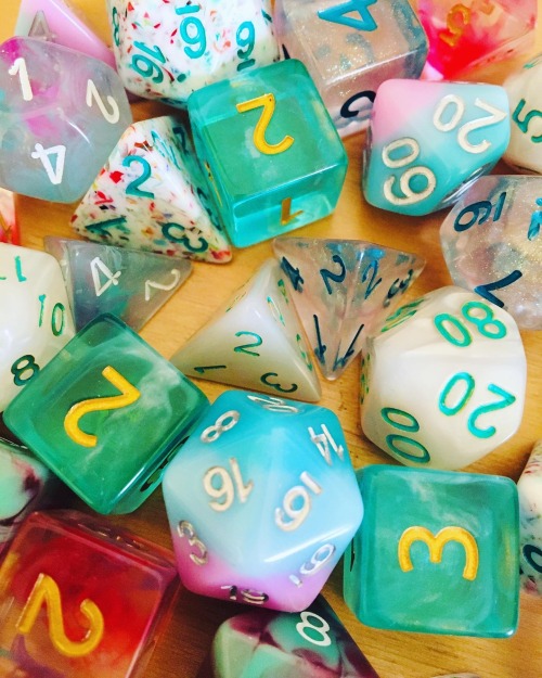 here’s a cute candy/jawbreaker palette to brighten up your Tuesday!!!Dice IDs:Chessex Nebula W