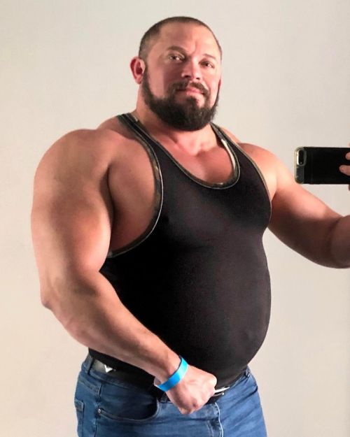 At some point stretchy clothing became a requirement #thickthursday. . . . . #musclebull #musclebe