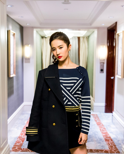 LIU YIFEI wearing TOMMY HILFIGER FALL 2016 READY-TO-WEAR