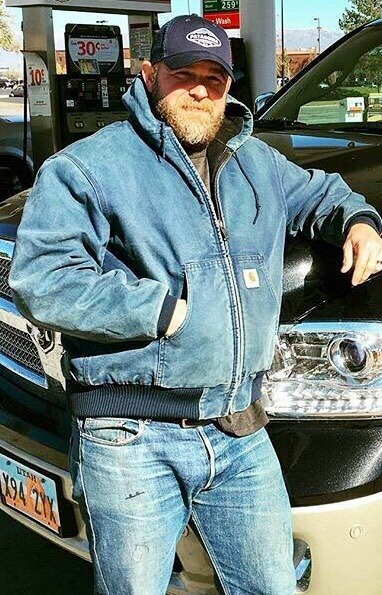 phd-bullrider:  I’d love to cuddle this this hot hairy bear!!