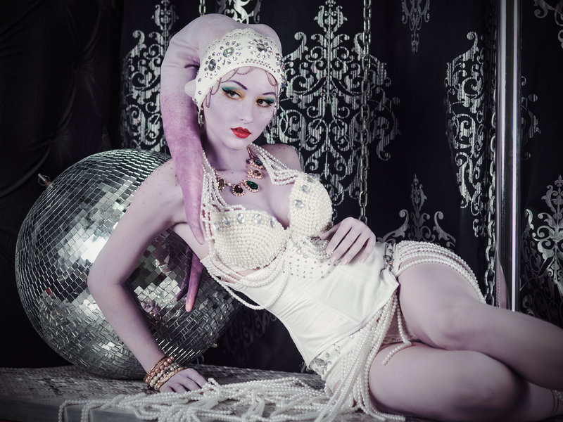 cosplayblog:  Twi’lek (original Burlesque outfit) from Star Wars Universe  Cosplayer: