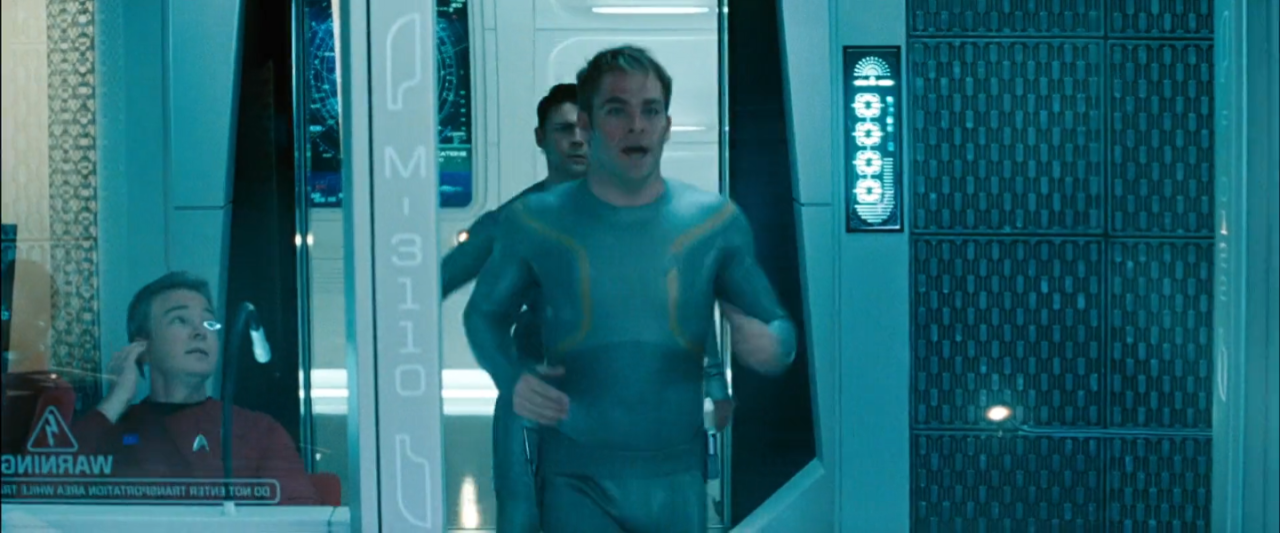 comandanteraven:  Chris Pine’s bulges in lycra in Star Trek into Darkness. Handsome