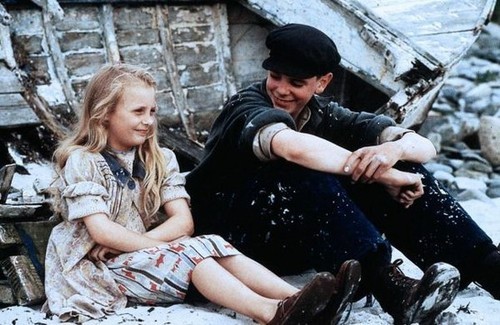 drivearoundthistown:  One of my favorite movies is The Secret of Roan Inish (1994)