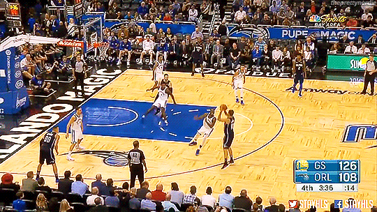 prettynerdieworks:  Curry/Green/Bell with the best play of the game        Golden