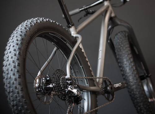 t6ryan:  Preparations have begun for the long winter ahead. #T6standardFat #ridemetal #TwinSix #TIor