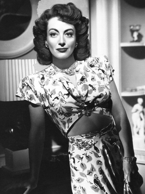 classic-hollywood-glam:Joan Crawford