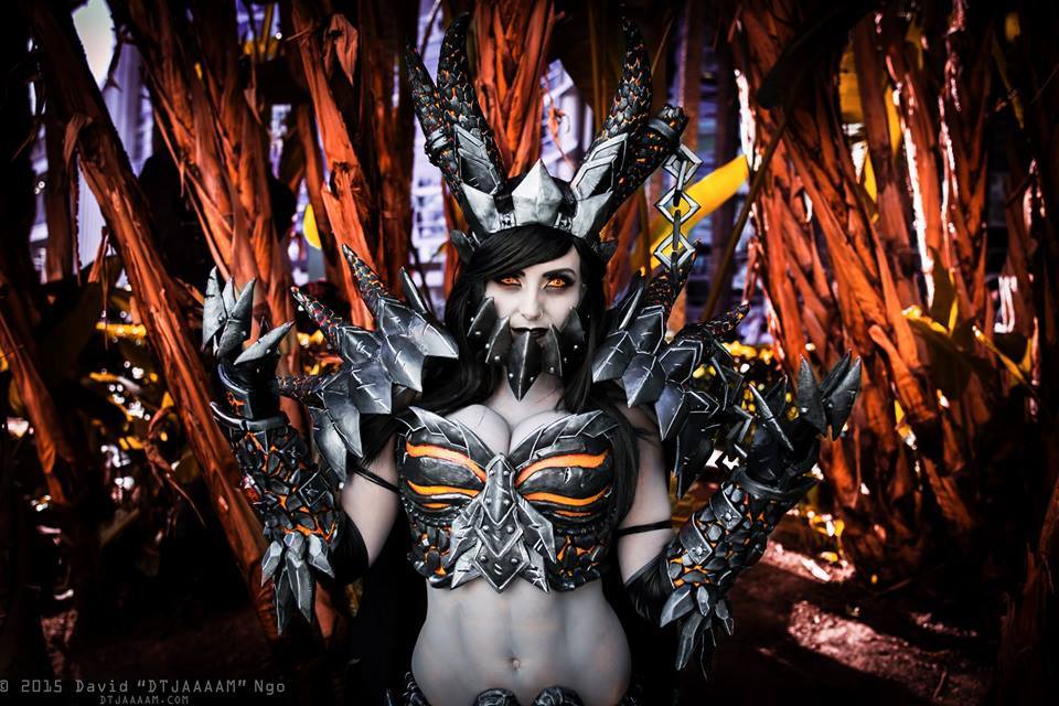 queens-of-cosplay:  Deathwing Cosplayer: Jessica NigriPhotographers: Dave Yang Photography,