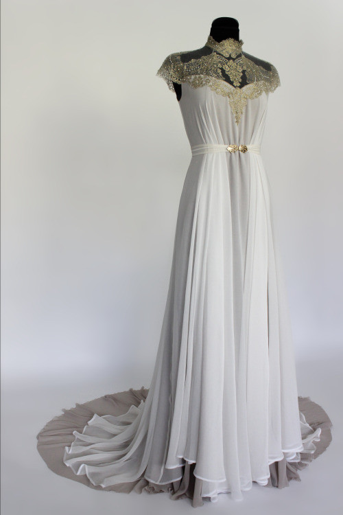 lindafriesen:Art Nouveau inspired wedding dress, made of 3 layers of golden shimmering taupe chiffon
