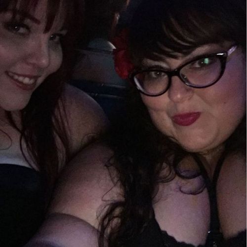bigcutieellie: Club Bubbles with the bestie @bigcutiesadie dancing courtesy of @djskelly1 he has our