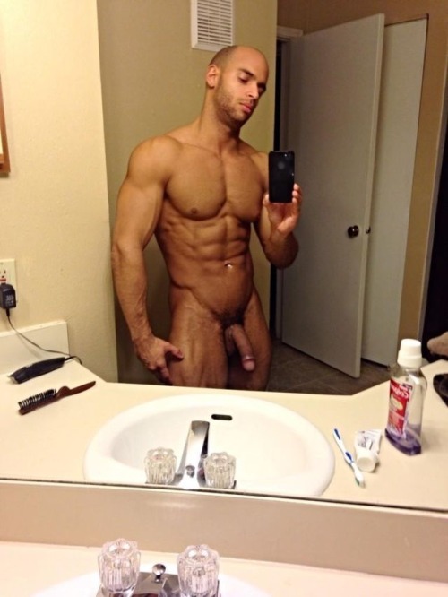 hotsexymenxxx:  Sean Zevran selfies