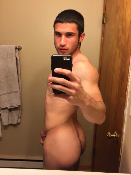 snapchathotguys:  Follow me for more hot straight guysAdd me on Snapchat for exclusive content: tumblrhotguys2Backup account: tumblrhotguys3Feel free to send me your pics and videos to Snapchat 
