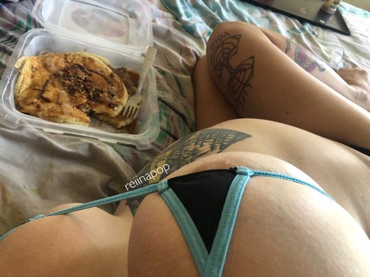 scarybabe:thanksgiving stuffing in my micro bikini!! 60+ new pictures on my OnlyFans, join to get all past content too 💕 www.OnlyFans.com/reiinapop 