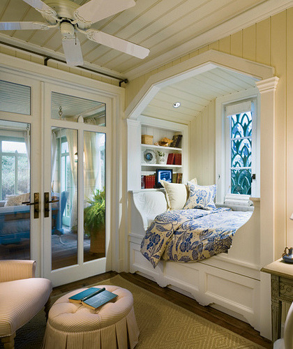 thaurantiell:  Some beautiful reading nooks. 