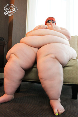 mortadelino:  ssbbwsatx:  Exquisite thighs and tummy!  Beautiful woman.   beautiful 