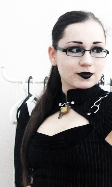 spookyloop:Lately I’ve been getting negative messages about having brown hair and how I should chang