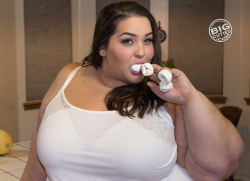 bigcutieboberry:  Previews from my newest update, now up at BoBerry.BigCuties.com  Wanna bite? :D  ❤️