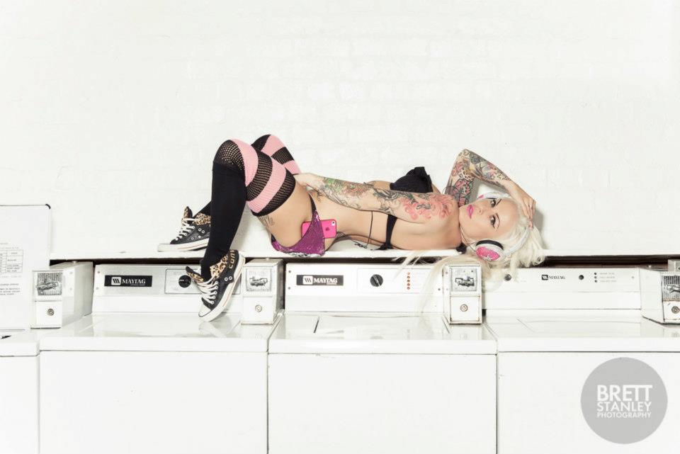  Venus Starr  