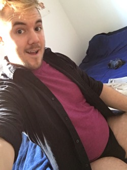 bellydream:  Thick Thursday, half dressed edition!