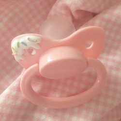 cloudninebrat:so simple n so perfect // my personal paci