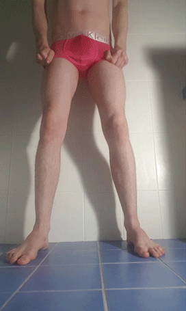mrwetmess: Trying to hold my piss while @desperatekitten98 has a shower! Daddy couldn’t