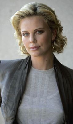 inconnuelabelle:  Charlize Theron